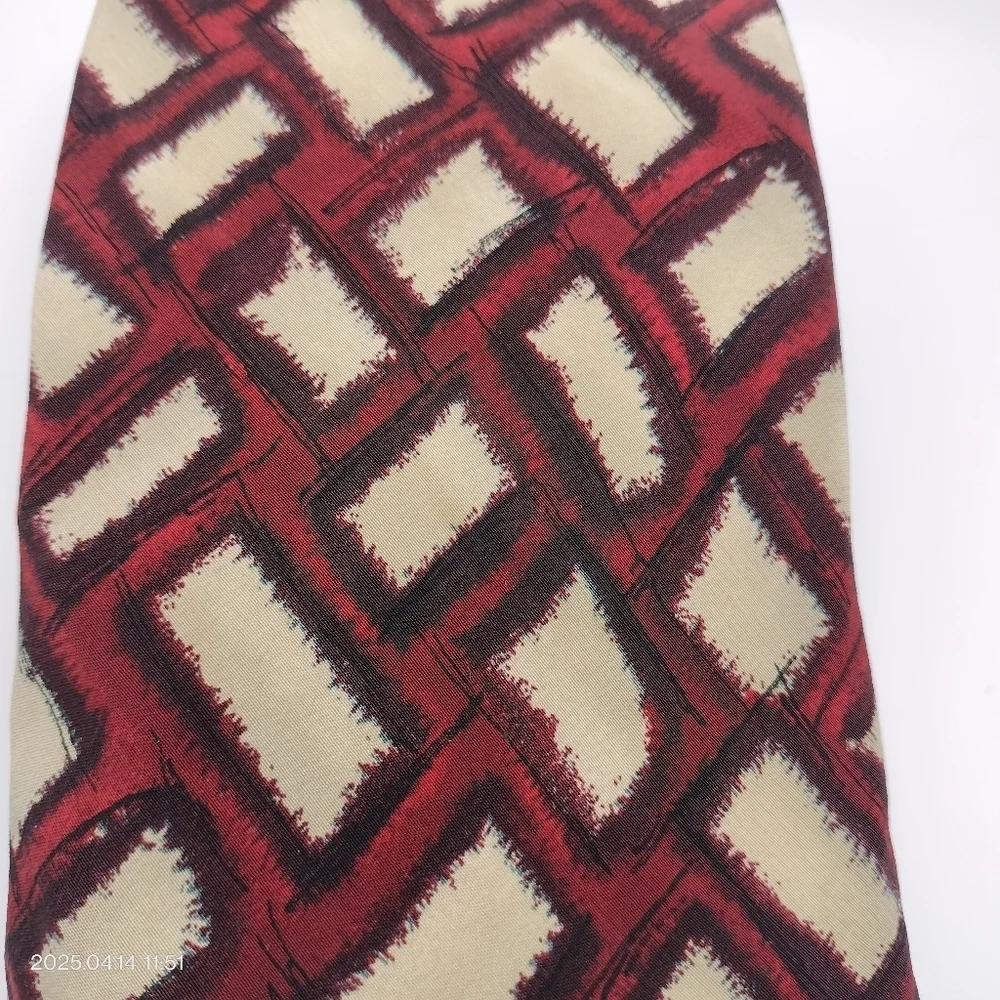 Boss Hugo Boss Silk Geometric Red and Cream Abstract Men's Tie Necktie Italy